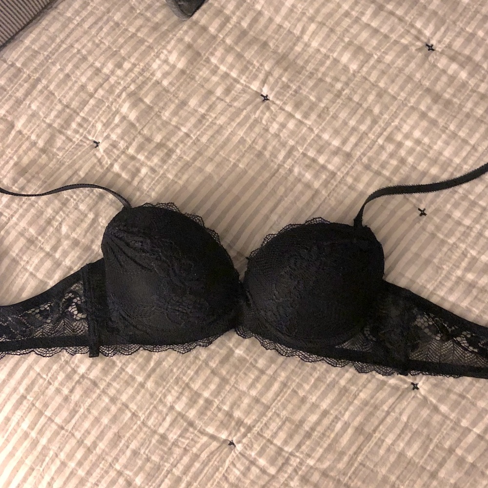 Black push-up bra *MUST GO*